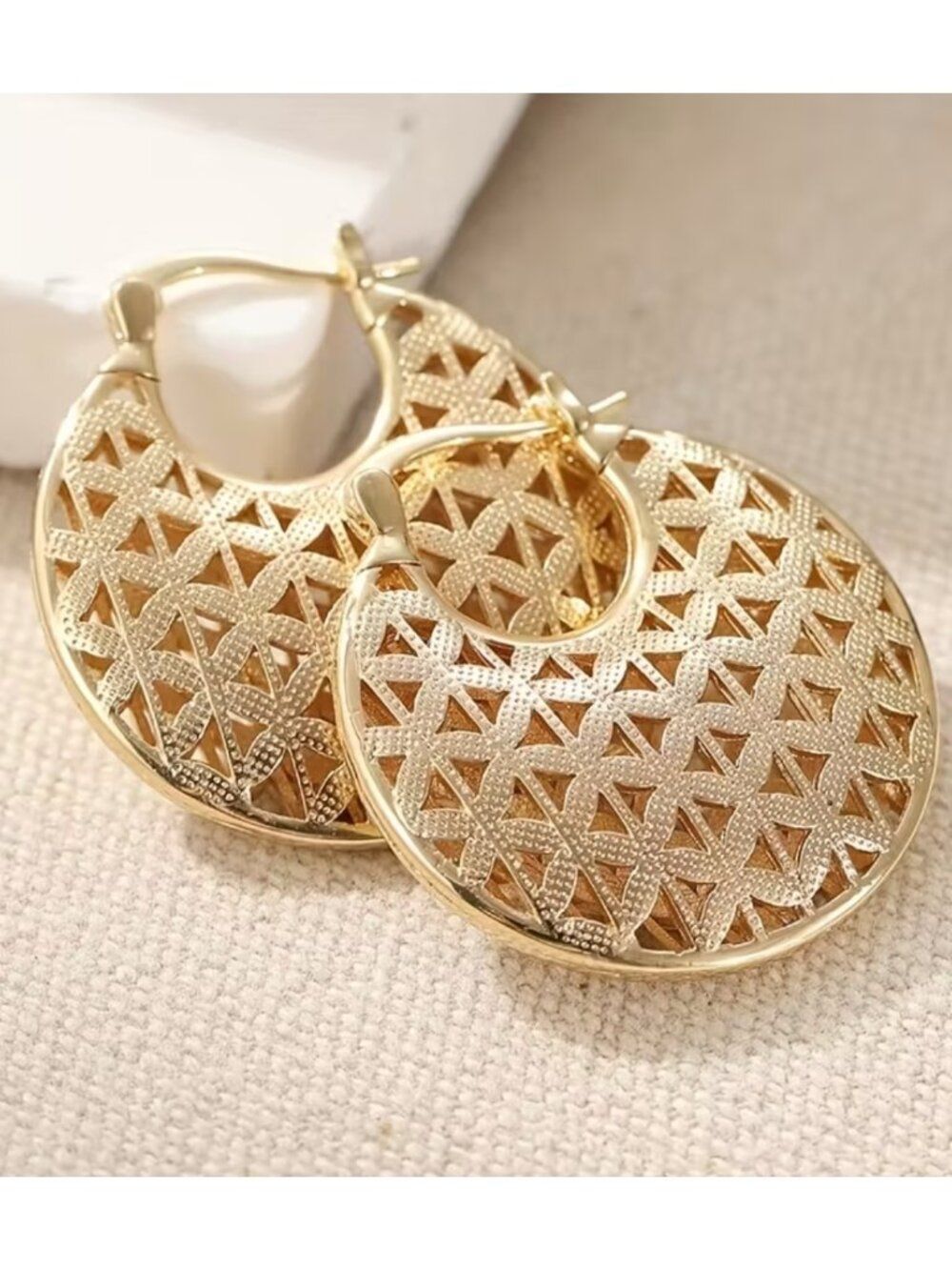 NWT Vintage 18K Gold Plated Filigree Hollow Openwork Basket Weave Hoop Earrings